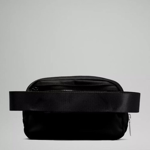 NWT Lululemon Everywhere Belt Bag - Picture 2 of 7